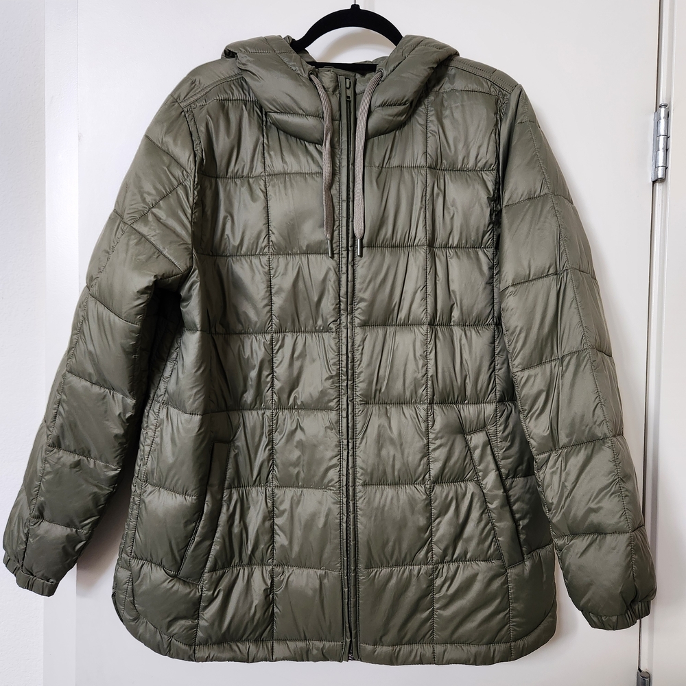 GAP's Lightweight Recycled Puffer Jacket Olive Green, Army Green Woman's Large